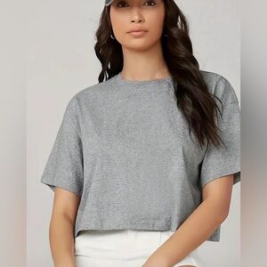 Women’s J.O& co grey cropped crew neck short sleeve T-shirt size medium